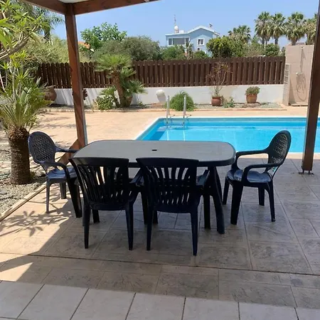 Georgia In Ayia Thekla Villa *