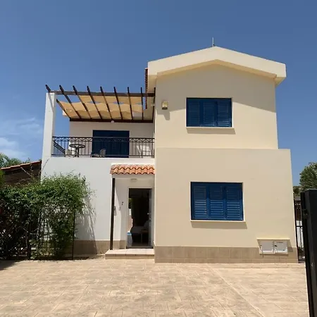 Georgia In Ayia Thekla איה נאפה